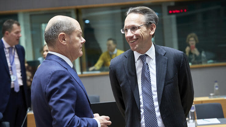 Finanzstaatssekretär Jörg Kukies (rechts) hat die Bafin scharf kritisiert. Er will sicherstellen, dass die Behörde künftig auch Hinweise von Leerverkäufern ernster nimmt. Foto: dpa