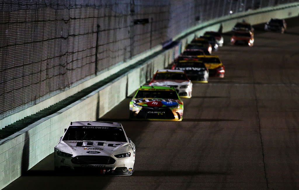 homestead, fl   november 22  brad keselowski, driver of the 2 miller lite ford, leads kyle busch, driver of the 18 mms crispy toyota, and others during the nascar sprint cup series ford ecoboost 400 at homestead miami speedway on november 22, 2015 in homestead, florida  photo by mike ehrmanngetty images