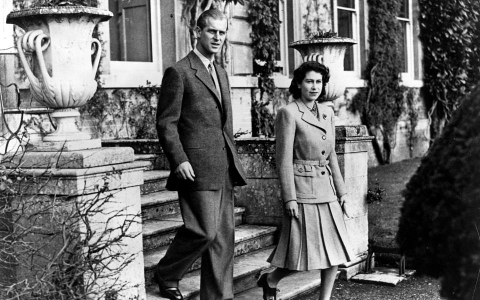 Princess Elizabeth and Prince Philip, Duke of Edinburgh on their honeymoon at Broadlands, Romsey, Hampshire - Hulton Royals Collection 