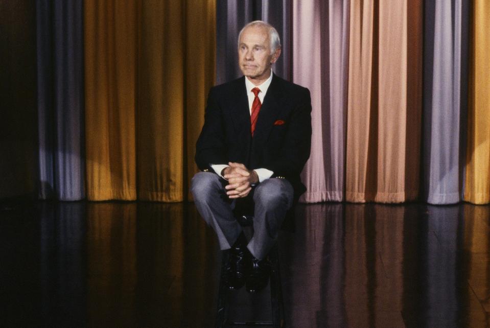 Johnny Carson bids farewell to late night on his final episode of The Tonight Show, which aired 30 years ago. (Photo: Alice S. Hall/NBCU Photo Bank)