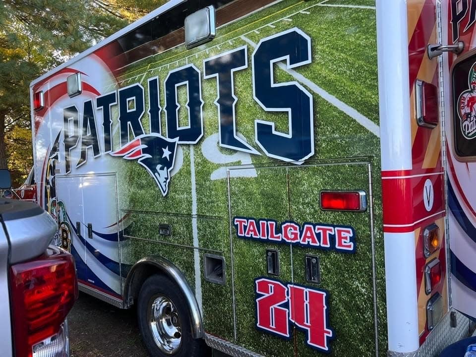 One devoted New England Patriots fan won this ambulance at auction on Municibid, wrapped it in team colors, and uses it to tailgate. The ambulance’s rolling stretcher has been outfitted with a grill, and the rig also has a pizza oven.