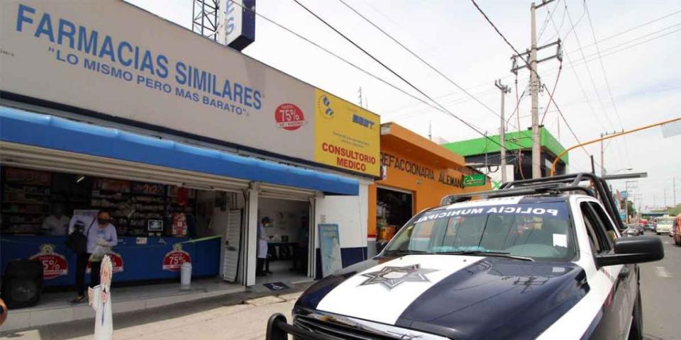 Abuelito fallece en consultorio de farmacia en Puebla