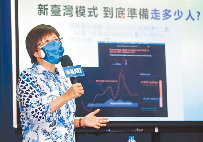 前國健署長邱淑媞指出，傳染病防治法有明訂政府要訂定應變整備計畫，但新台灣模式沒有，所以這是一個枉死模式，也是一個違法的模式。（陳君瑋攝）