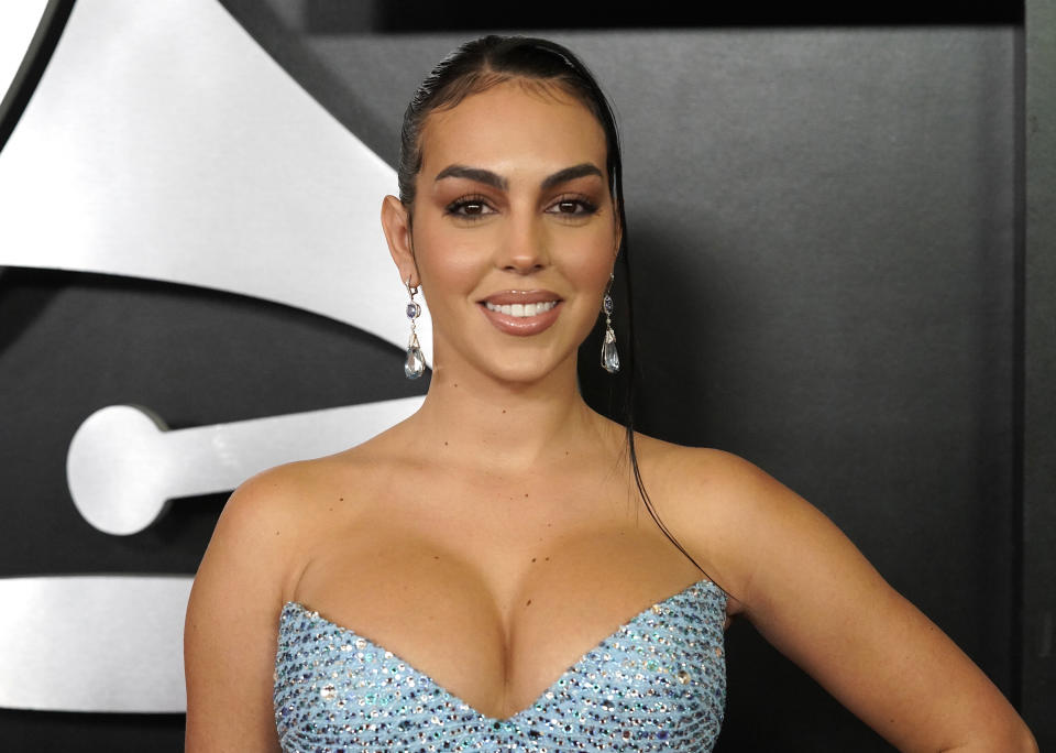 Georgina Rodríguez llega a la gala en honor a Marco Antonio Solís, Persona del Año 2022 de la Academia Latina de la Grabación, en la Arena Mandalay Bay Michelob Ultra el 16 de noviembre de 2022 en Las Vegas. (Foto AP Photo/Chris Pizzello)