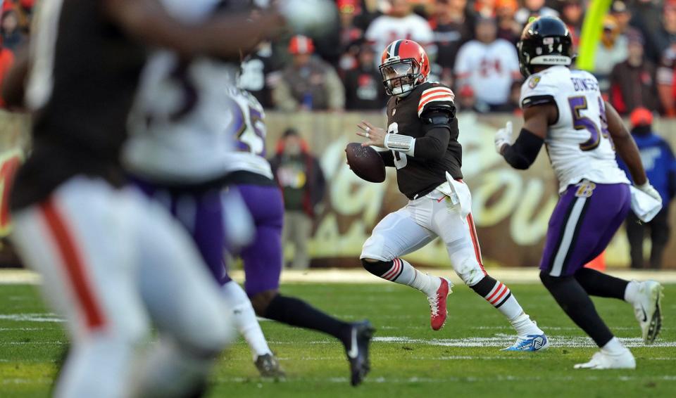 Cleveland Browns quarterback Baker Mayfield (6) scrambles for yards during the second half of an NFL football game against the Baltimore Ravens at FirstEnergy Stadium, Sunday, Dec. 12, 2021, in Cleveland, Ohio. [Jeff Lange/Beacon Journal]