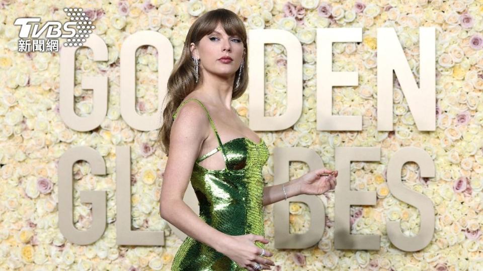 泰勒絲以一襲GUCCI綠色亮片長禮服亮相金球獎紅毯。（圖／達志影像路透社）