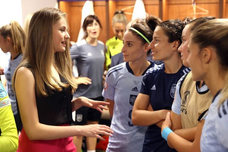 La princesa Leonor con las jugadoras de la selección española