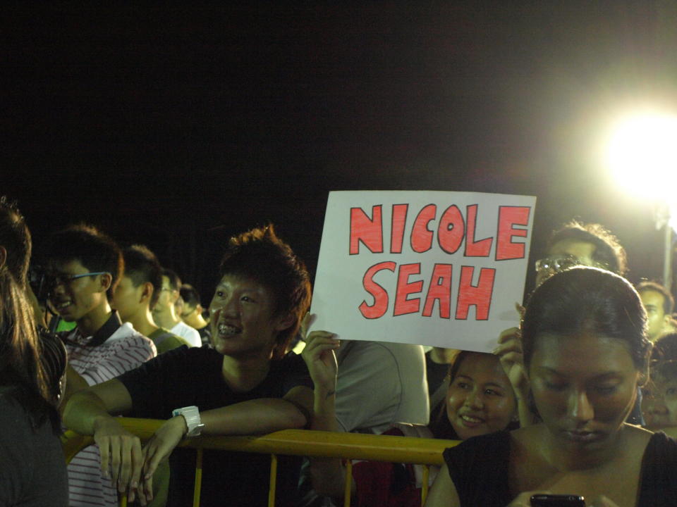 This NSP rally was not short of its share of Nicole Seah supporters, who brought banners and signs in support of her candidacy. (Yahoo! photo / Christine Choo)