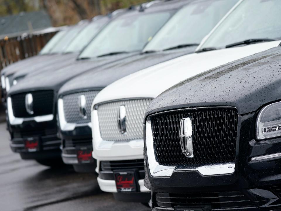 Lincoln SUVs at a dealership.