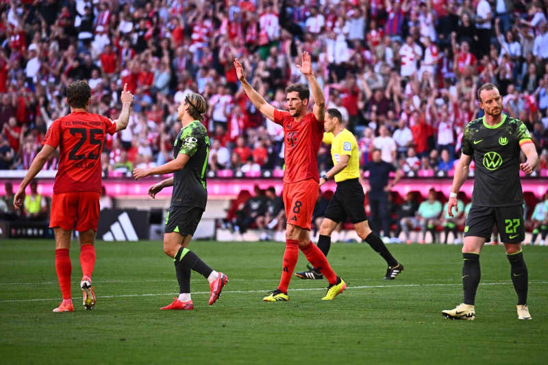 Munich's Leon Goretzka (C) celebrates scoring his side's second goal during the German Bundesliga soccer match between Bayern Munich and VfL Wolfsburg at Allianz Arena. Tom Weller/dpa