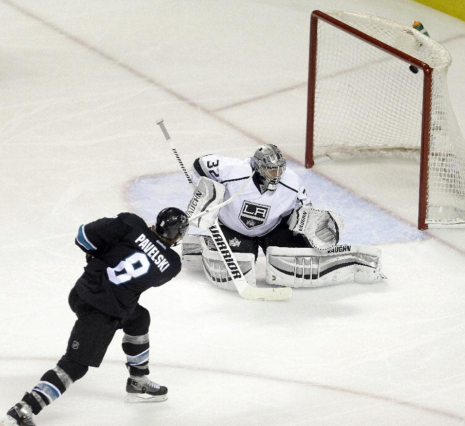 San Jose Sharks' Joe Pavelski (8), scores a goal against Los Angeles Kings goalie Jonathan Quick, right, during the third period of Game 2 of an NHL hockey first-round playoff series Sunday, April 20, 2014, in San Jose, Calif. (AP Photo/Ben Margot)