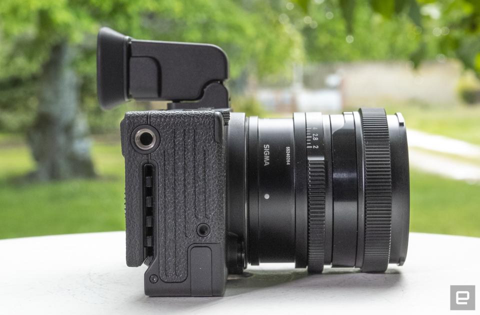 <p>Sigma fp L full-frame mirrorless camera hands-on</p> 