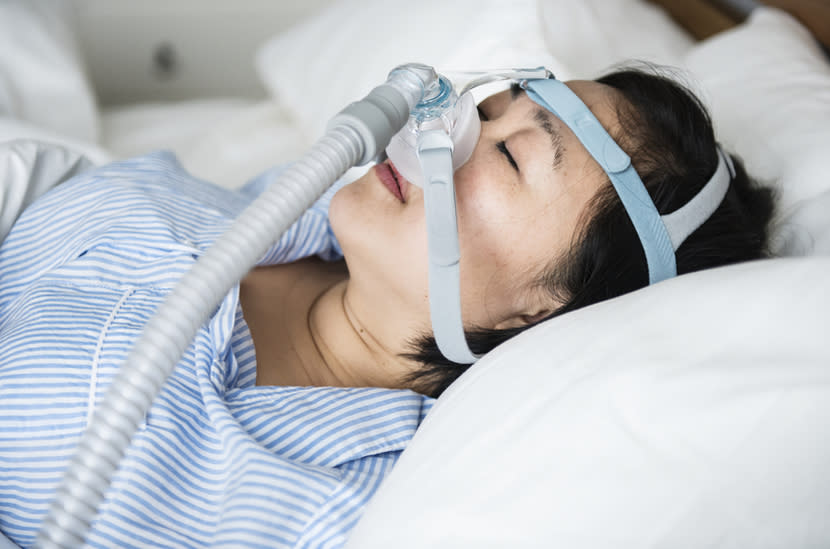 正壓呼吸器是否能有效協助睡眠呼吸中止症，結果往往因人而異。圖 / Freepik