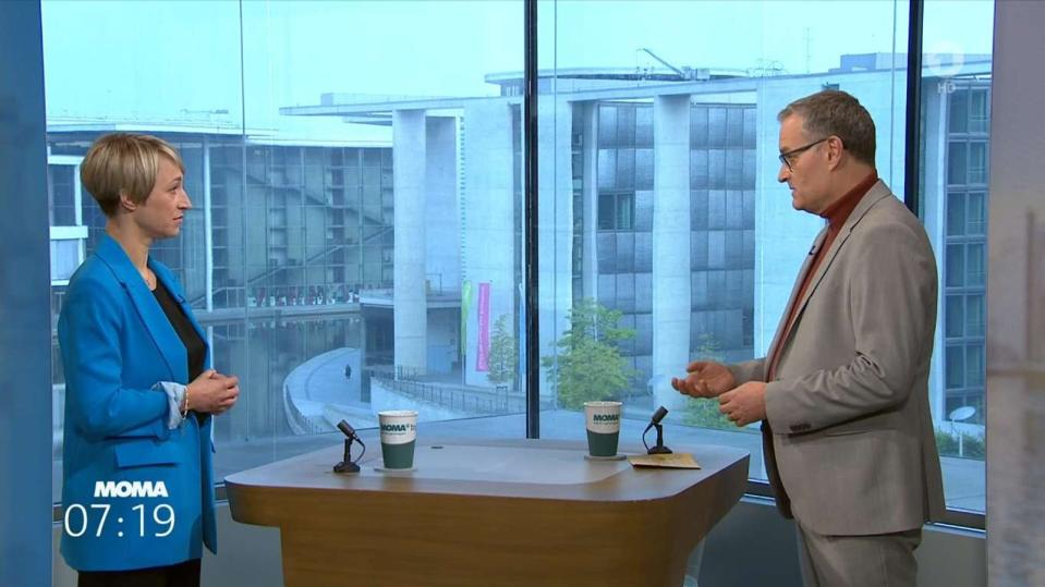 Im Interview mit Michael Strempel erklärte CDU-Politikerin Schön, man müsse TikTok nutzen, um junge Menschen zu erreichen. (Bild: ARD)