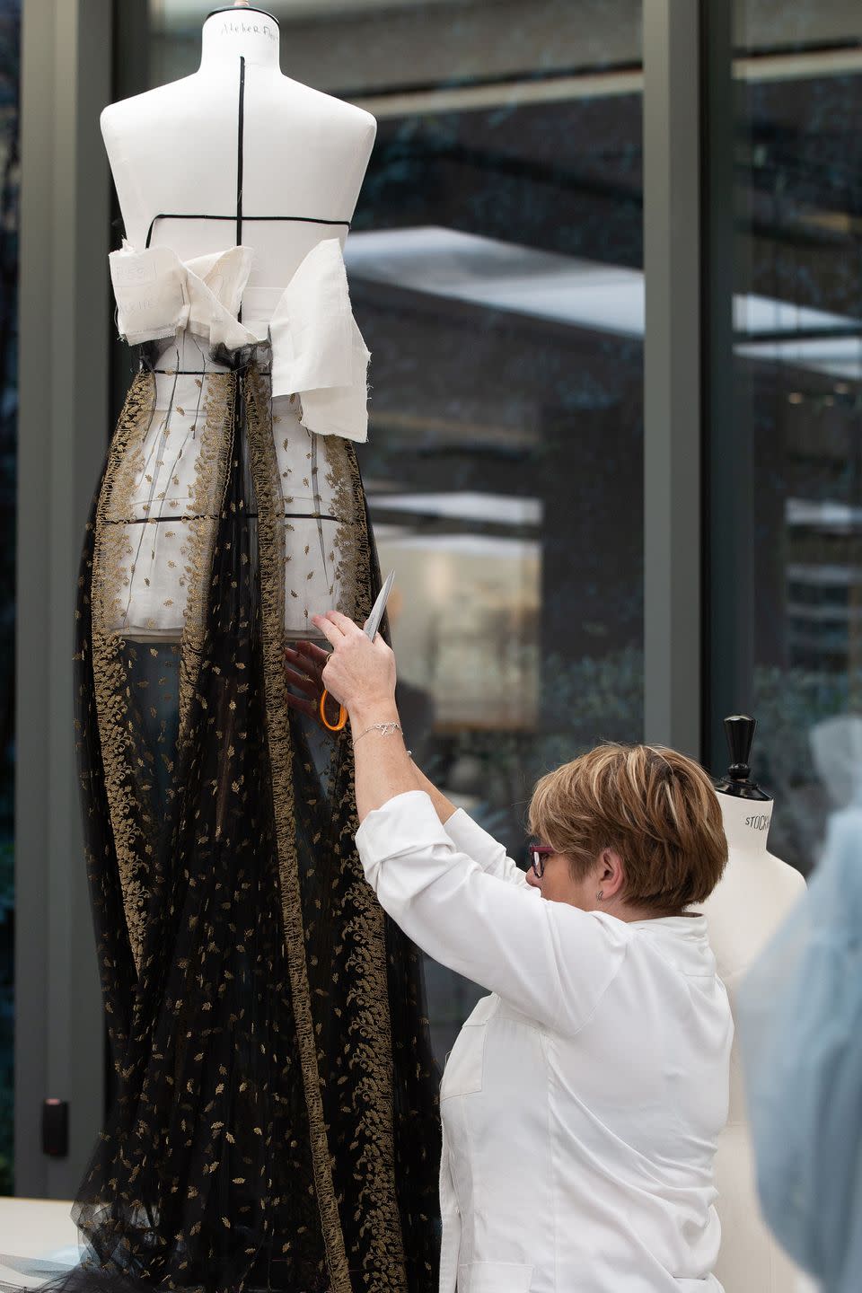 Natalie Portman's Oscars Dior dress required nearly 900 hours of workmanship