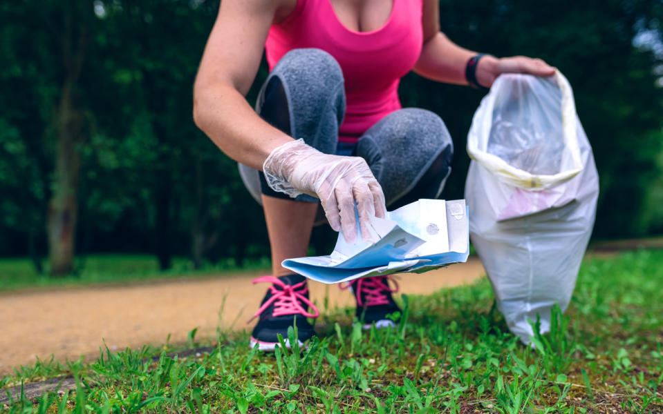 El plogging consiste en recoger basura mientras se corre. Foto: doble-d / iStock