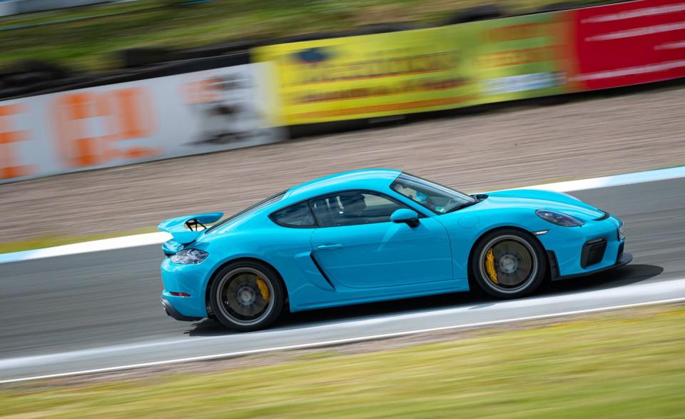 <p>2020 Porsche 718 Cayman GT4</p>