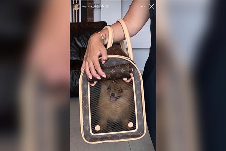 La empresaria eligió un exclusivo bolso de viaje de la marca francesa (Foto: Instagram @wanda_nara)