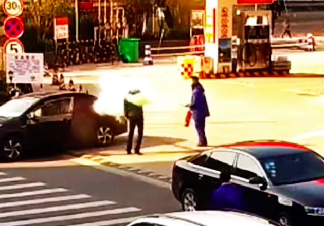 The worker then sprays the driver a second time after he is attacked. Source: Newsflare