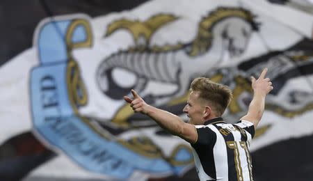 Britain Soccer Football - Newcastle United v Burton Albion - Sky Bet Championship - St James' Park - 5/4/17 Matt Ritchie celebrates after scoring the first goal for Newcastle United Mandatory Credit: Action Images / Ed Sykes Livepic