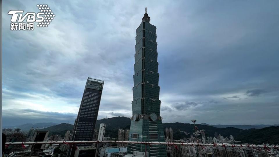 台北101推出景觀台內看跨年煙火秀的活動。（圖／業者提供）