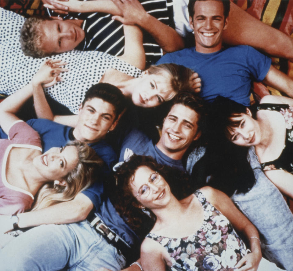 L-R: Tori Spelling, Brian Austin Green, Ian Ziering, Jennie Garth, Jason Priestley, Gabrielle Carteris, Luke Perry, Shannen Doherty, as the cast of "Beverly Hills, 90210." (Photo: Mikel Roberts/Sygma via Getty Images)