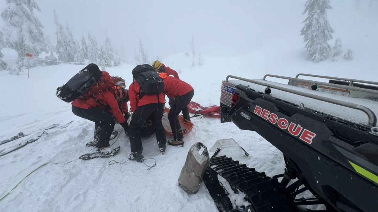  Snowshoer rescued after being buried for 20 minutes in Canadian avalanche. 