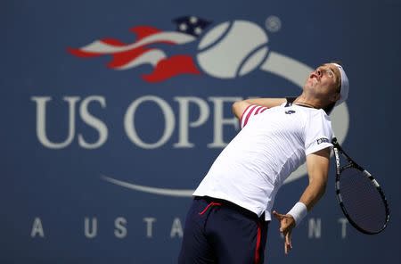 Jan-Lennard Struff of Germany serves to John Isner of the U.S. during their match at the 2014 U.S. Open tennis tournament in New York, August 28, 2014. REUTERS/Adam Hunger