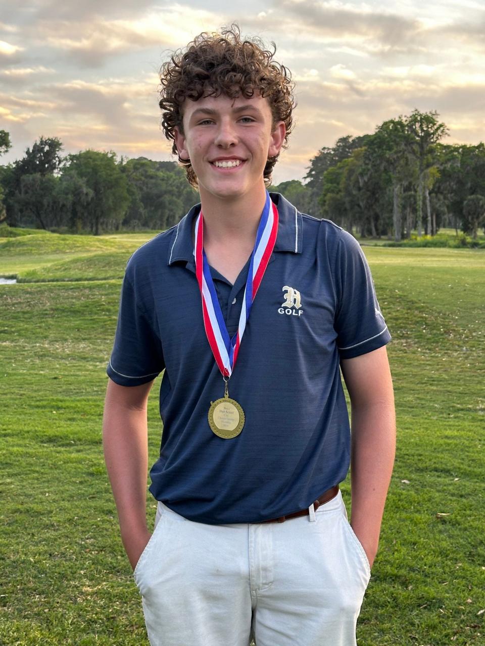 Braden Schnaible de The Habersham School después de ganar el campeonato de escuelas secundarias de Savannah City en Bacon Park en abril de 2024.