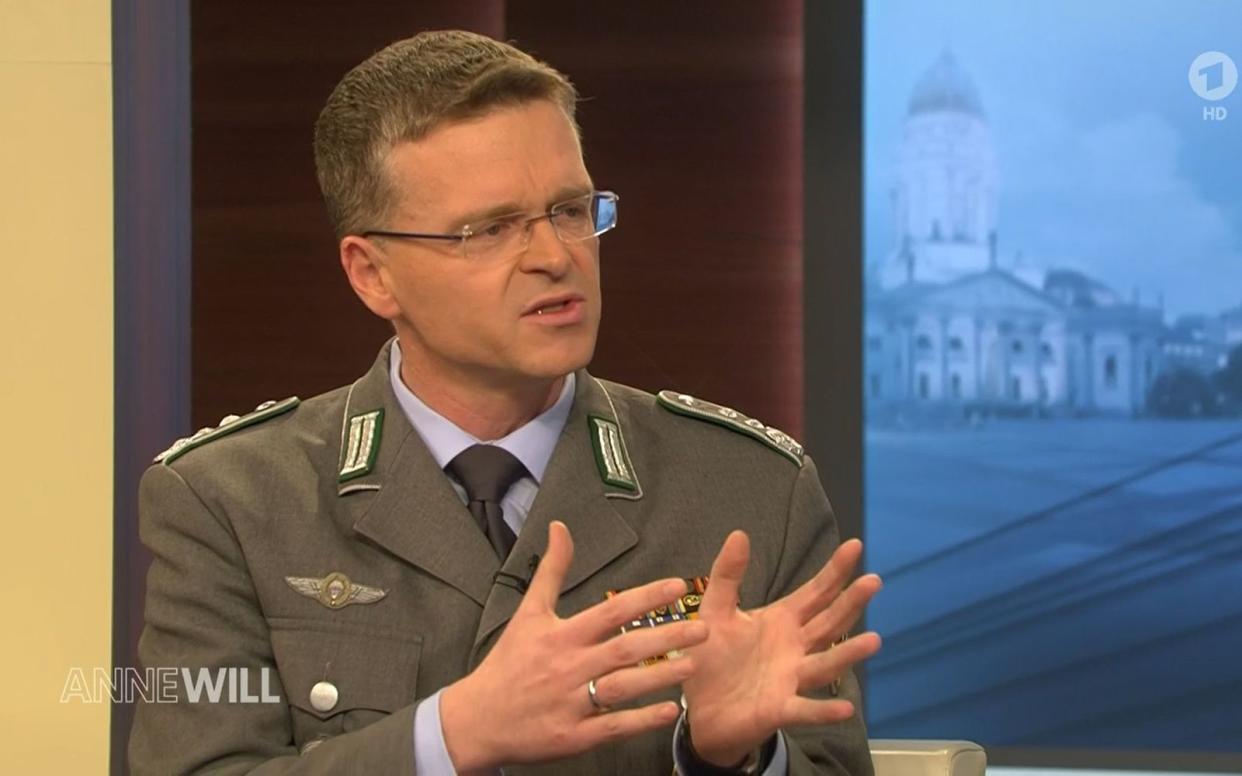 Der Vorsitzende des Bundeswehrverbandes, André Wüstner, monierte den vermeintlich fehlenden politischen Willen, die deutsche Parlamentsarmee zu stärken. (Bild: ARD)