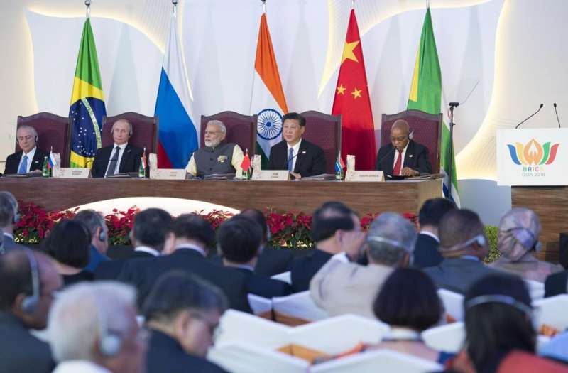 中國國家主席習近平、印度總理莫迪、南非總統祖馬、巴西總統特梅爾、俄羅斯總統普亭出席金磚國家（BRICS）高峰會。 （去年在印度高峰會資料照／新華社）