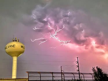 Lightning photo from Aaron Blake in Mulvane on 4-30