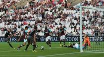 Britain Football Soccer - West Ham United v Southampton - Premier League - London Stadium - 25/9/16 Southampton's James Ward-Prowse scores their third goal Reuters / Eddie Keogh Livepic