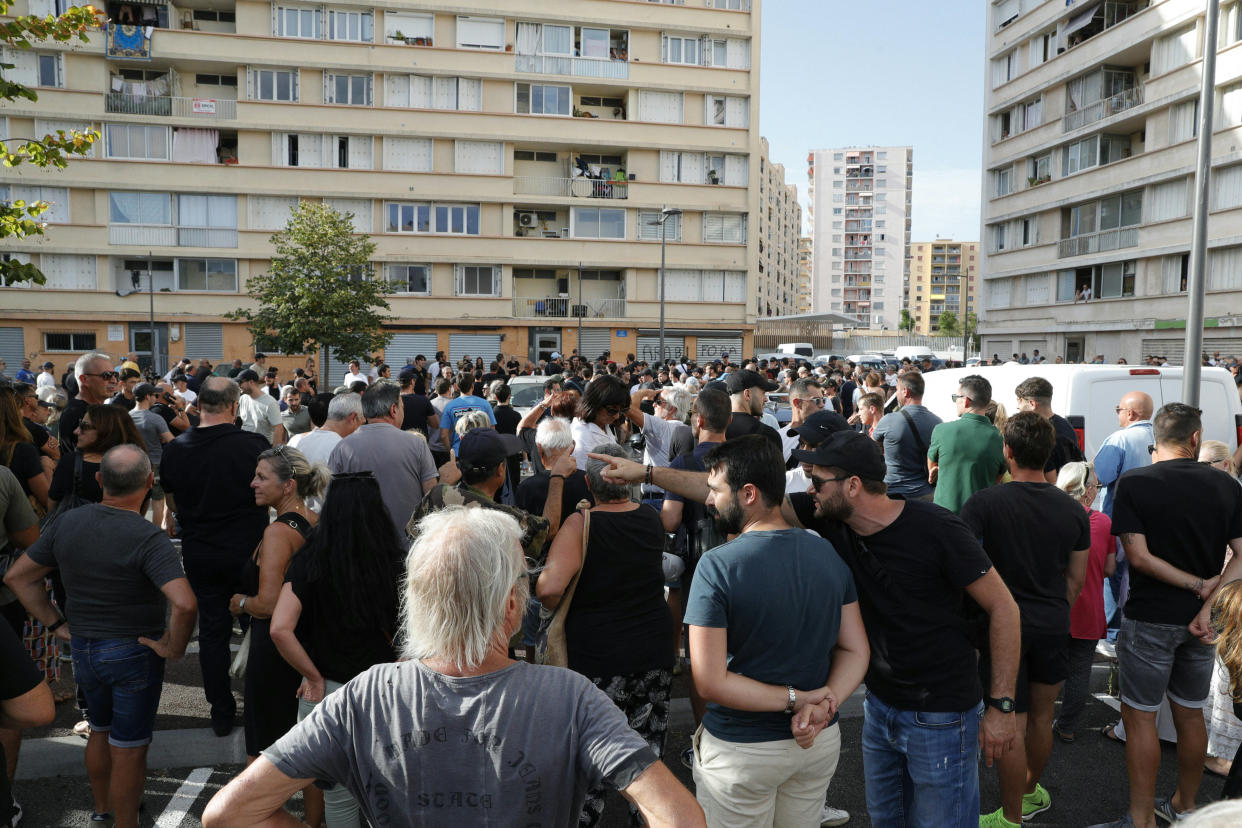 Des centaines de manifestants mobilisés protestant contre des dealers à Ajaccio ce jeudi 17 août. 