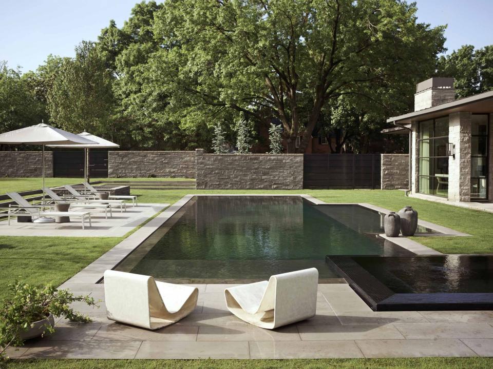37 Spectacular Swimming Pools That Will Make Your Backyard Feel like a Resort
