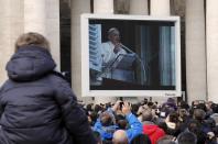 Faithful watch a maxi screen as Pope Francis leads the Angelus prayer from the window of the Apostolic palace in Saint Peter's Square at the Vatican January 12, 2014. REUTERS/Stefano Rellandini (VATICAN - Tags: RELIGION TPX IMAGES OF THE DAY)