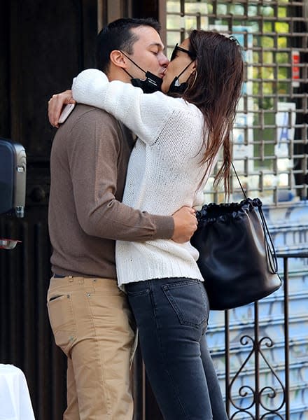 katie holmes emilio vitolo jr kissing