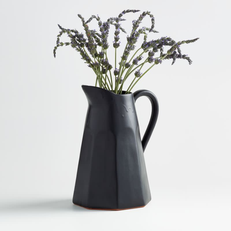 7) Stevey Black Pitcher