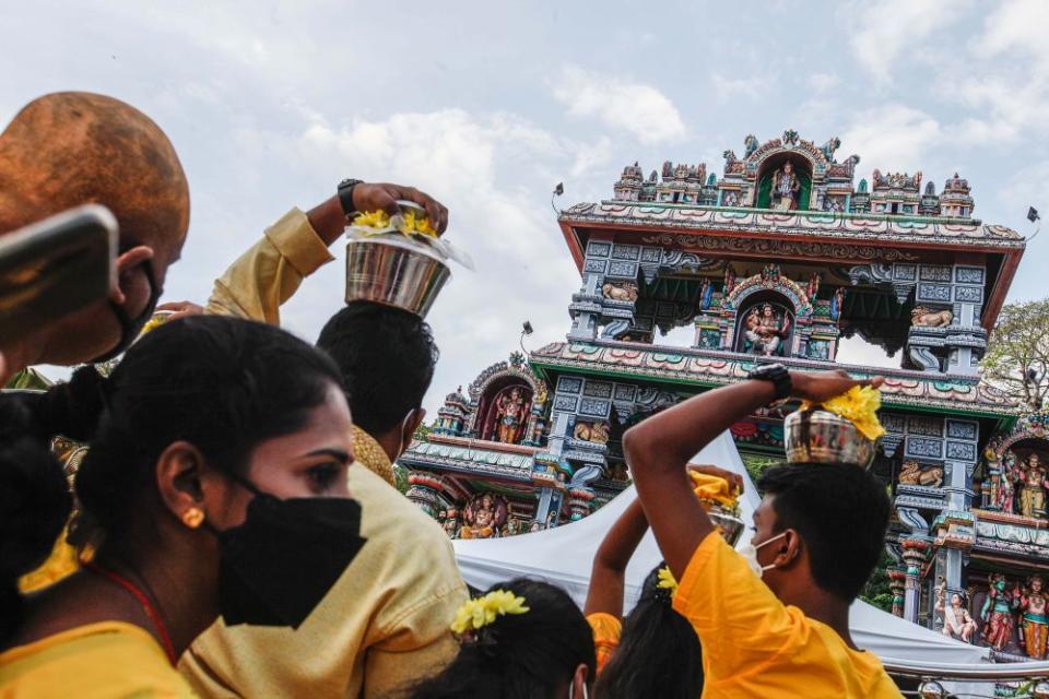 Hindu devotees carry offerings on their heads as they make their way to the Hilltop Murugan Temple in George Town during Thaipusam January 18, 2022. — Picture by Sayuti Zainudin