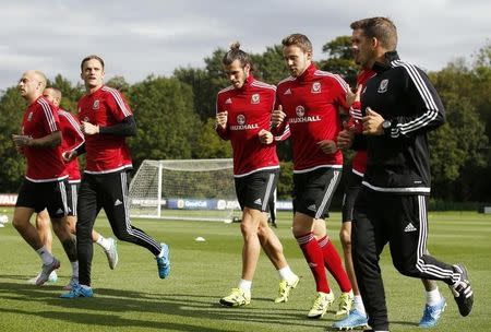 Football - Wales Training - The Vale Resort, Hensol, Vale of Glamorgan, Wales - 31/8/15 Wales' Gareth Bale (C) during training Action Images via Reuters / John Sibley Livepic