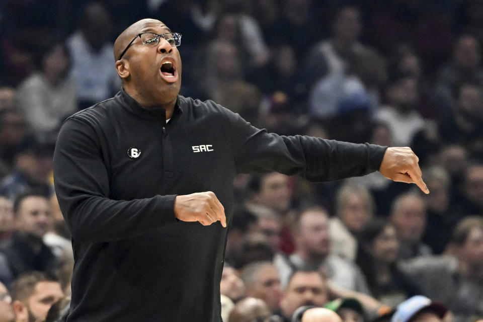 Sacramento Kings head coach Mike Brown instructs players during the first half of the team's NBA basketball game against the Cleveland Cavaliers, Friday, Dec. 9, 2022, in Cleveland. (AP Photo/Nick Cammett)