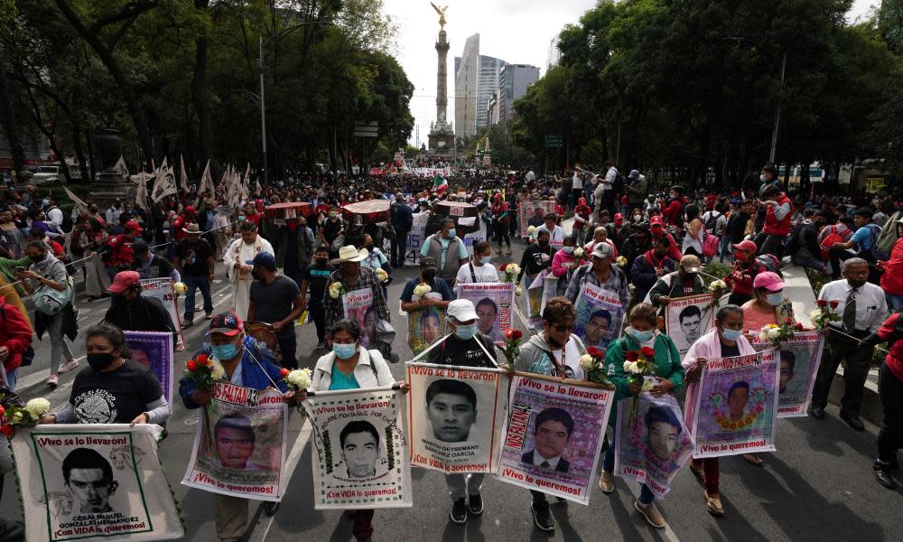 <span>Photograph: Marco Ugarte/AP</span>