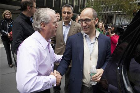 Dick Costolo (R), Chief Executive of Twitter, shakes hands with James Lee, Vice Chairman of JPMorgan Chase, as they leave in advance of the firm's IPO, in New York, October 25, 2013. REUTERS/Carlo Allegri