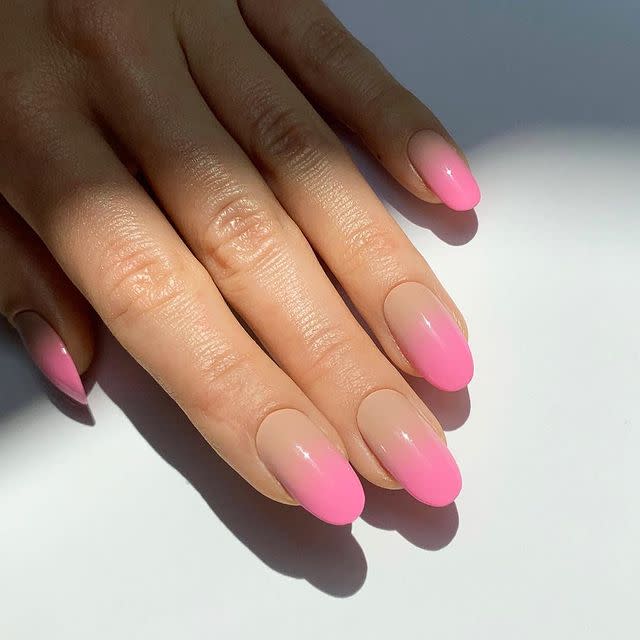 16) This Ombré Mani for Easter Nails