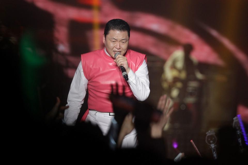 <p>Er lag lange Zeit unangefochten an der Spitze: Der koreanische Pop-Blödel Psy mit seinem 4,31-Milliarden-fach geklickten "Gangnam Style". Zu sehen hier: https://www.youtube.com/watch?v=9bZkp7q19f0 (Bild: Chung Sung-Jun/Getty Images)</p> 