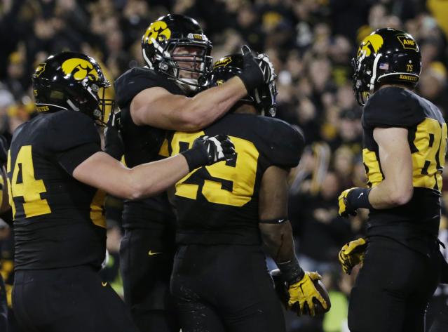 Iowa to wear alternate all-black uniforms against Ohio State (Video)