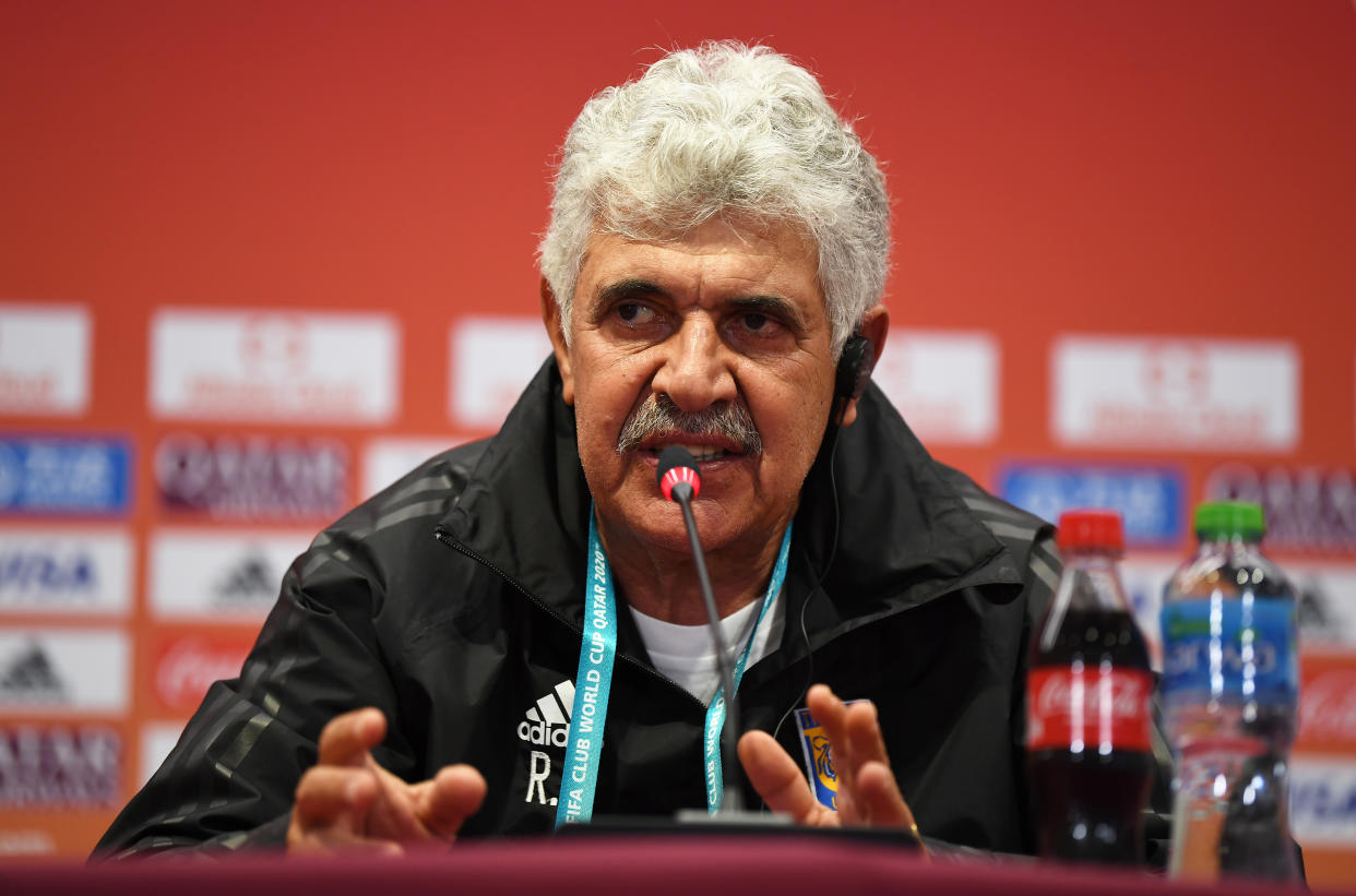 Tuca Ferretti en una conferencia de prensa durante el Mundial de Clubes 2021. (David Ramos - FIFA/FIFA via Getty Images)