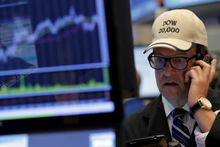 Traders work on the floor of the New York Stock Exchange (NYSE) in New York City, U.S., July 20, 2016. REUTERS/Brendan McDermid