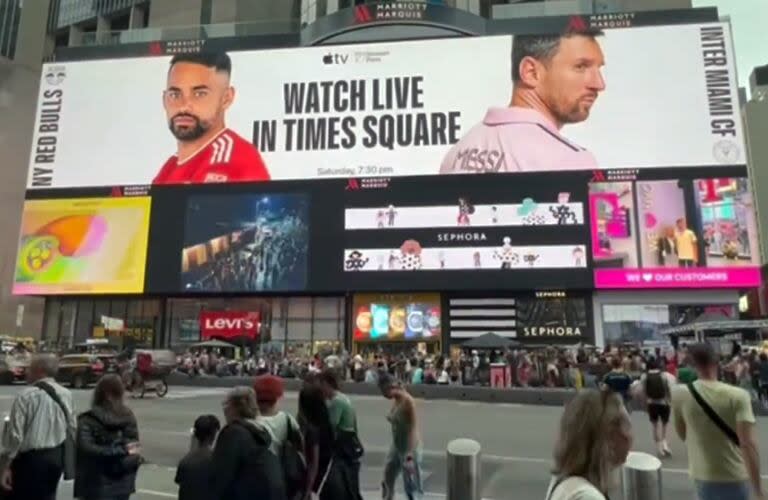 El muchacho que en 2011 paseó casi como un desconocido por Times Square, llevó a Inter Miami a las pantallas gigantes del icónico sitio neoyorkino