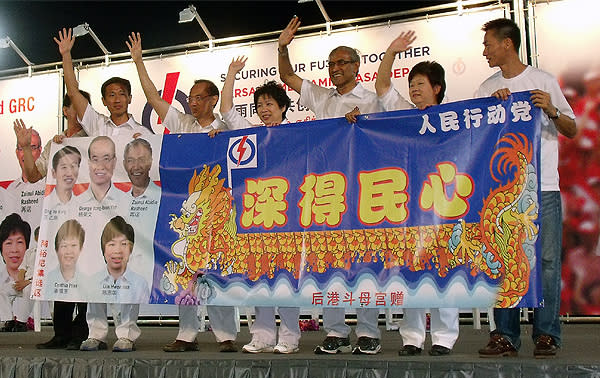 PAP team from Aljunied GRC defends their turf. (Yahoo! photo/Fann Sim)